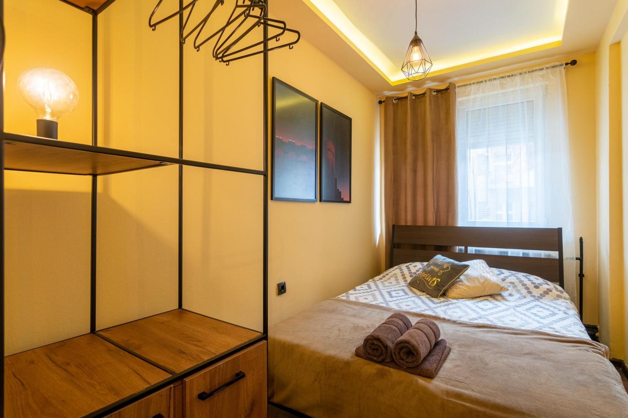• Skopje Downtown ǀ 2 Bedrooms ǀ Parking • Exterior photo